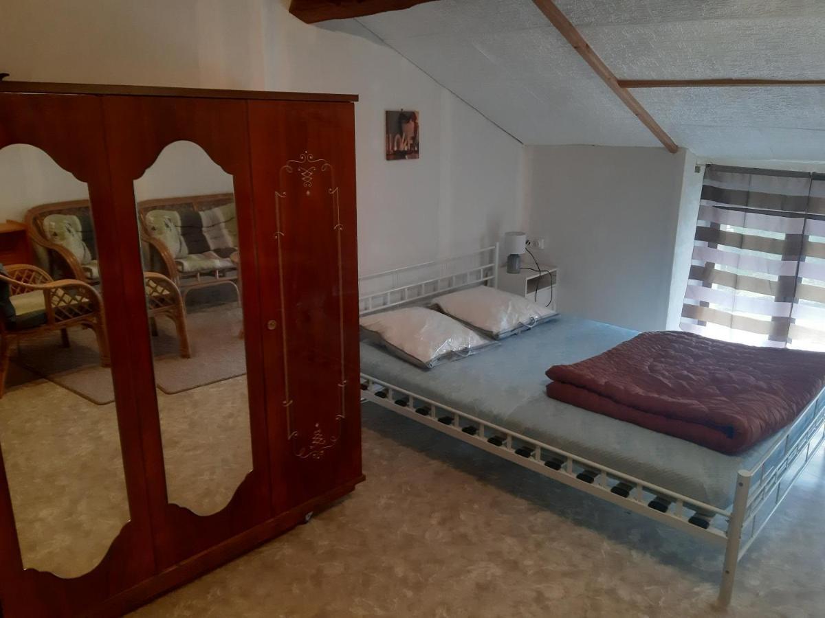 Petite Maison Ancienne Charentaise ,Dans Un Village Au Calme Ideal Travailleur Brigueuil Kültér fotó